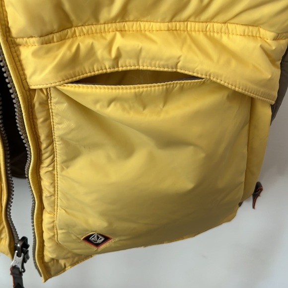 Women’s Volcom Snowboarding Vest - Picture 10 of 12